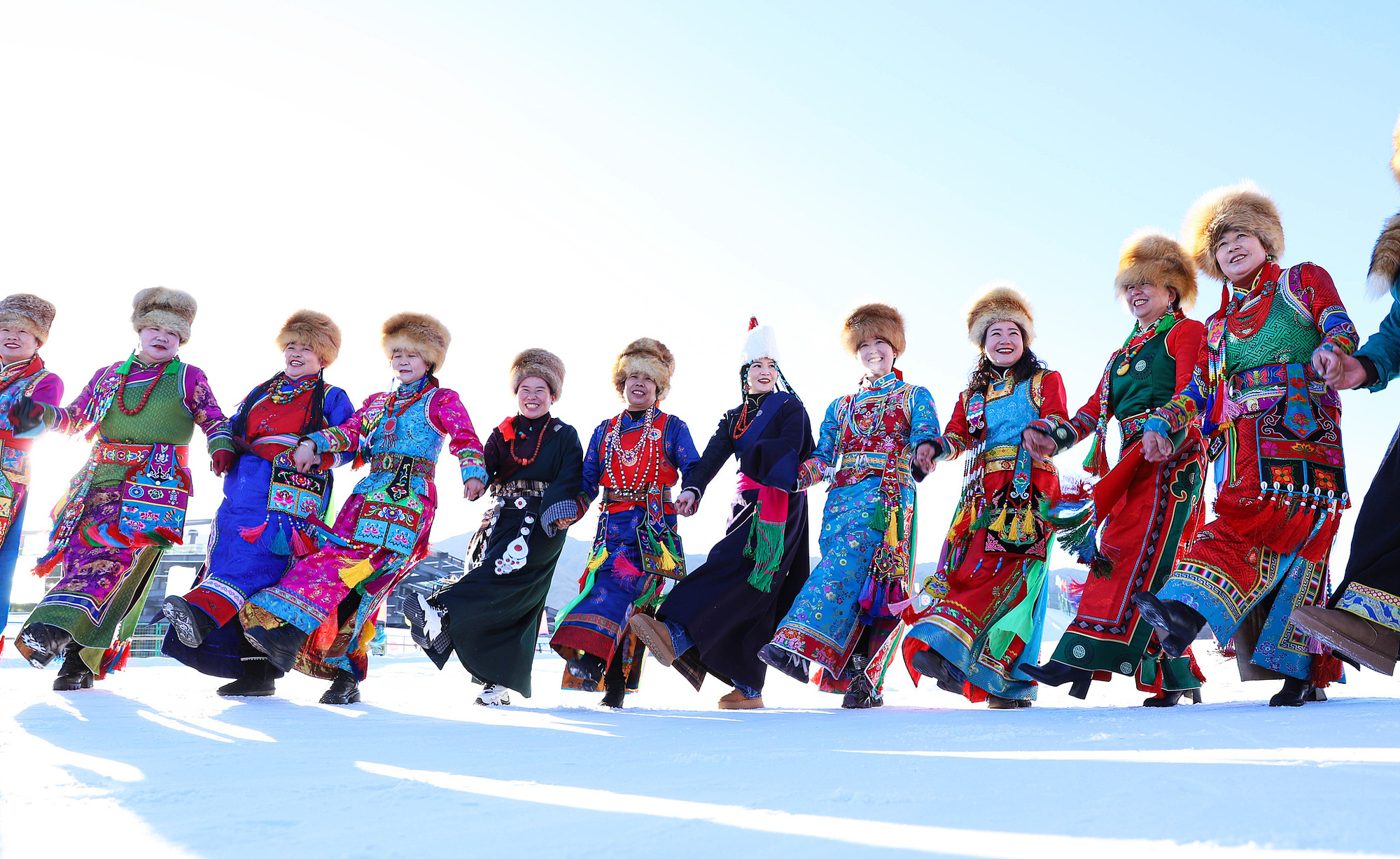 一习话·冰雪春天丨“发展冰雪产业丰富群众赛事活动”(图2)