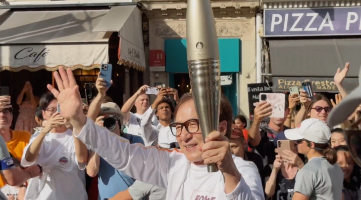 记者手记：见证成龙传递火炬残奥会开幕式会场外巴黎也很热情(图3)