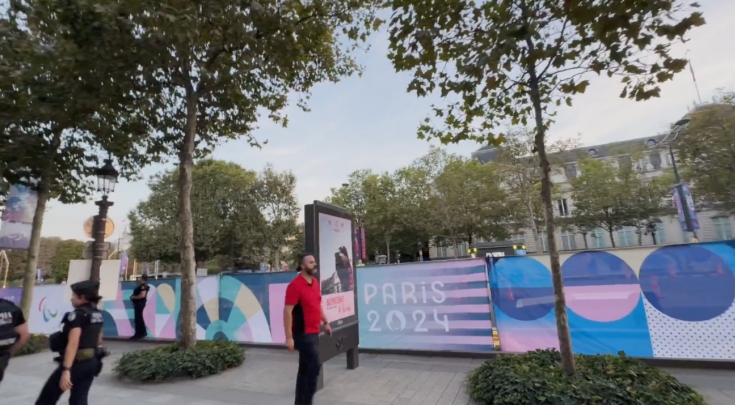 记者手记：见证成龙传递火炬残奥会开幕式会场外巴黎也很热情(图5)