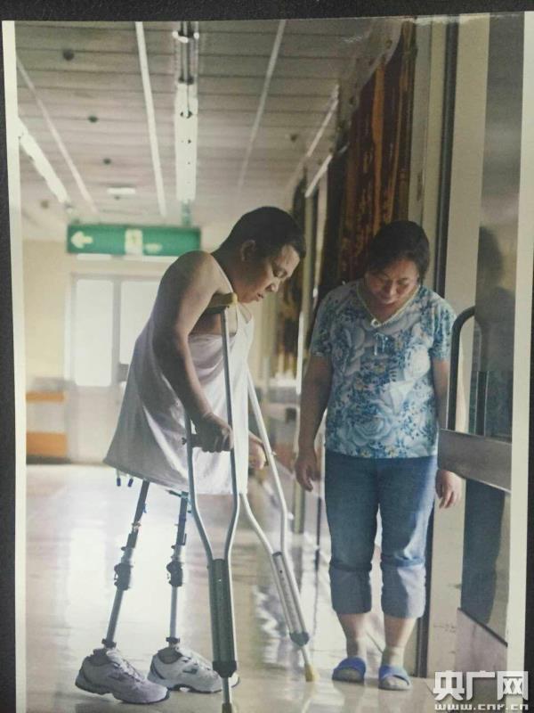 岩壁上的特殊“芭蕾”：首届全国残疾人攀岩训练营闭营