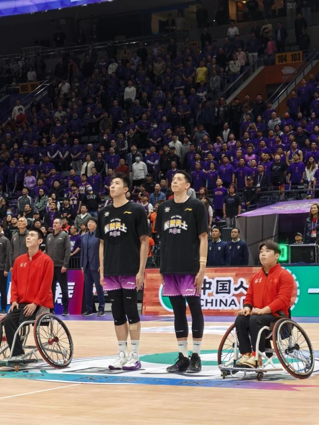 球盟会入口：北京轮椅篮球队亮相CBA赛场 演绎速度与激情(图1)