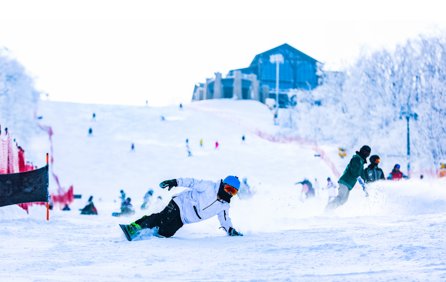 “热血”引燃“热雪” ——吉林省冰雪体育赛事带动冰雪产业走笔(图1)