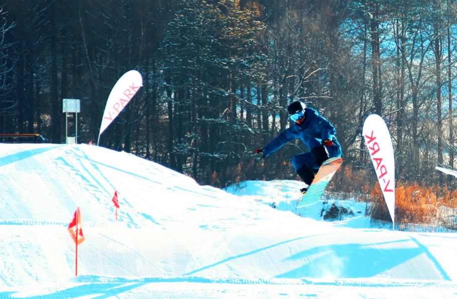 “热血”引燃“热雪” ——吉林省冰雪体育赛事带动冰雪产业走笔(图2)