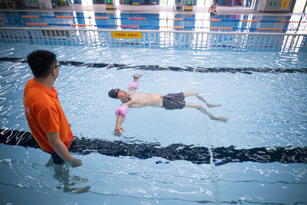 球盟会入口：体育男生自我介绍简短