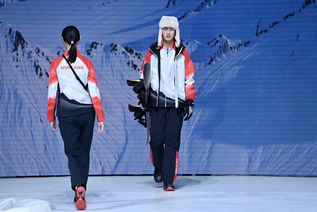 高科技加持 中国风设计 北京冬奥会制服装备发布(图1)