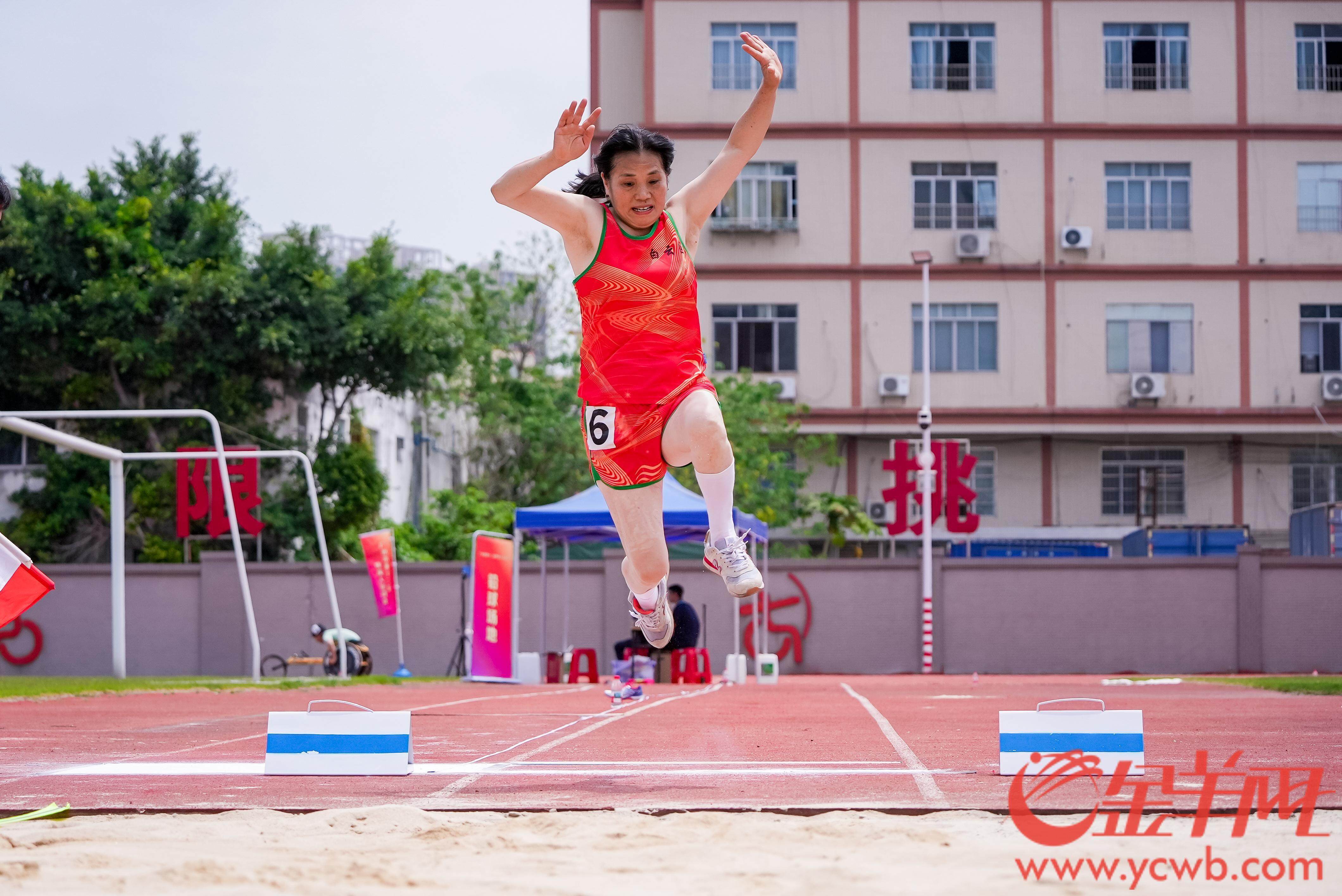 【视频】60岁老将百米短跑！广州市第十二届残运会开幕(图3)