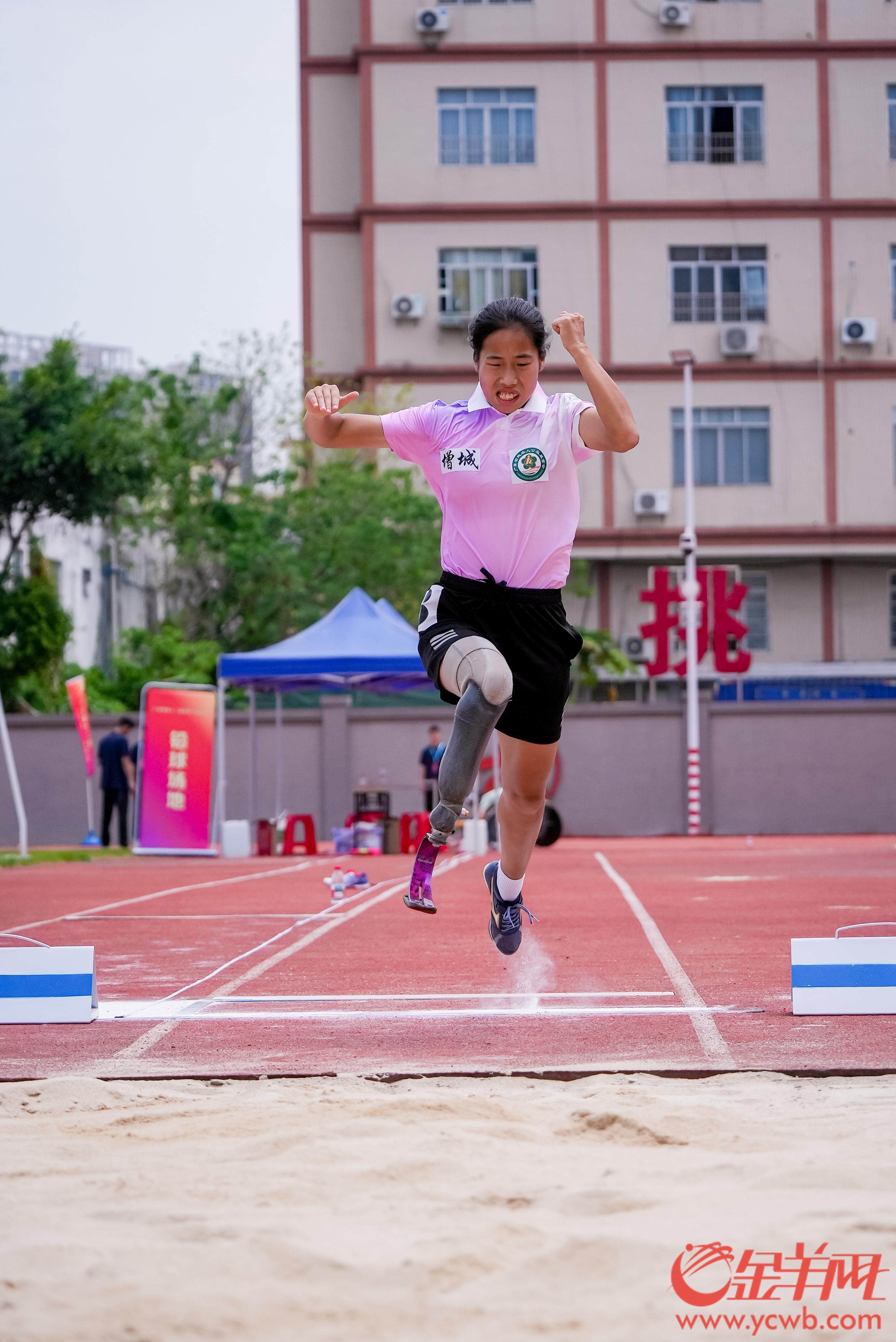 【视频】60岁老将百米短跑！广州市第十二届残运会开幕(图5)