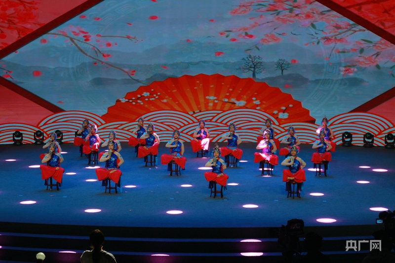 贵州省第三十五次全国助残日宣传活动暨第十一届全省残疾人艺术汇演在贵阳举行(图2)