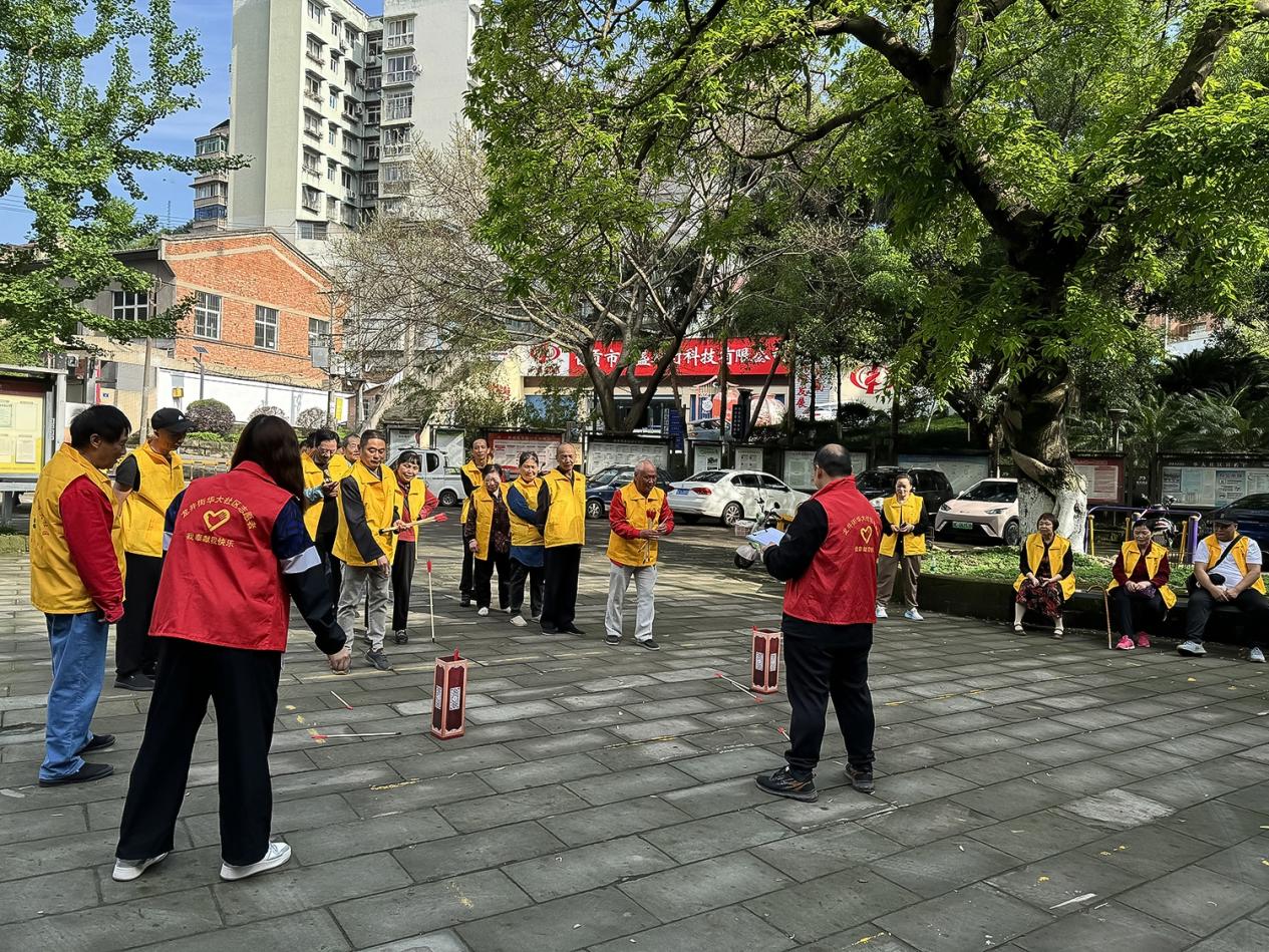 自贡市大安区华大社区趣味运动会助力残健同行(图1)