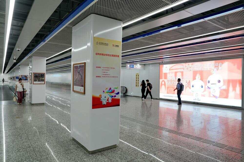 迎残特奥会体育主题摄影展在广州地铁磨碟沙站展出(图1)