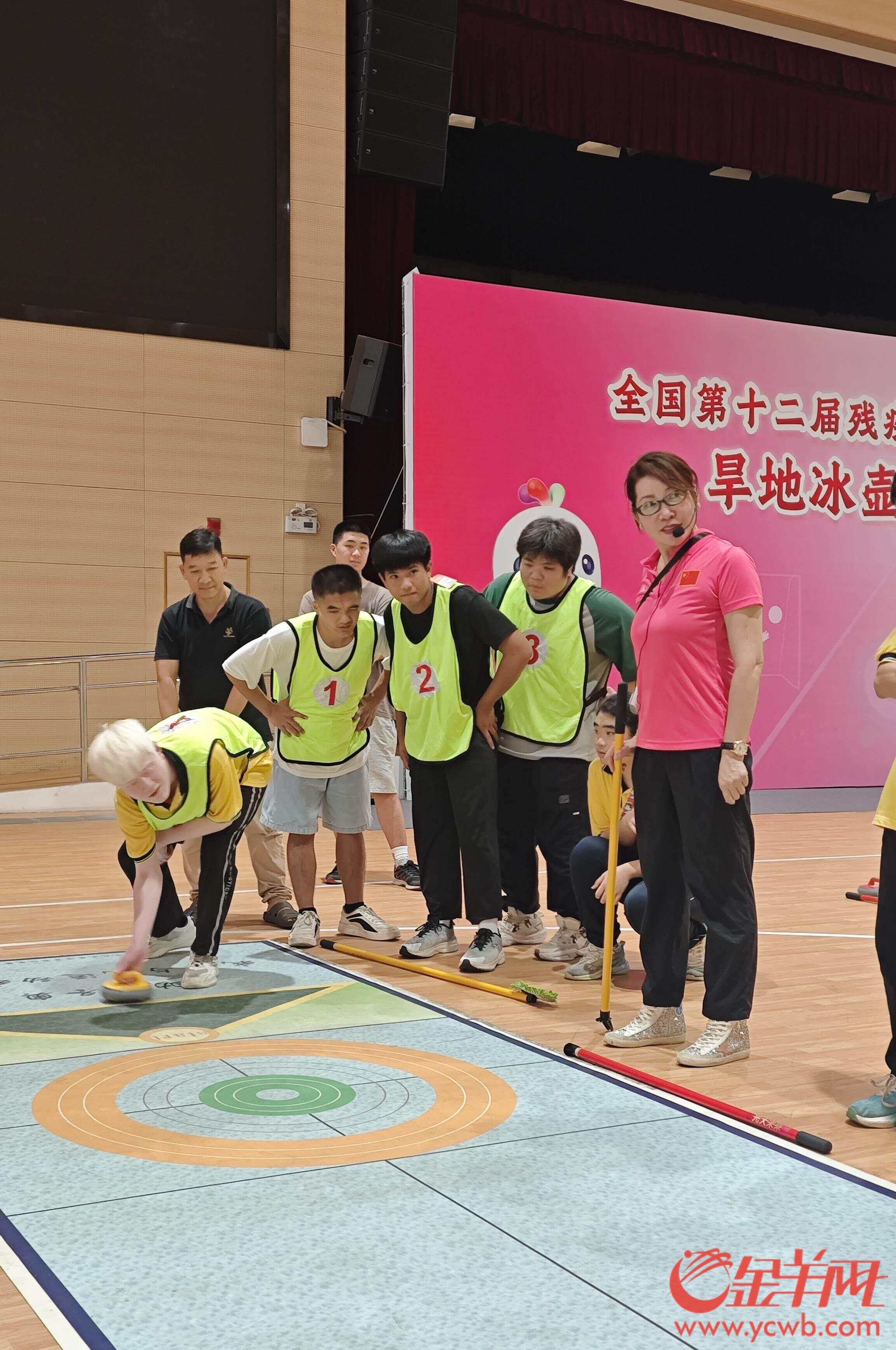球盟会:残特奥项目在校园圈粉!广州开展旱地冰壶和盲人门球推广活动(图2) 球盟会:残特奥项目在校园圈粉!广州开展旱地冰壶和盲人门球推广活动(图2)