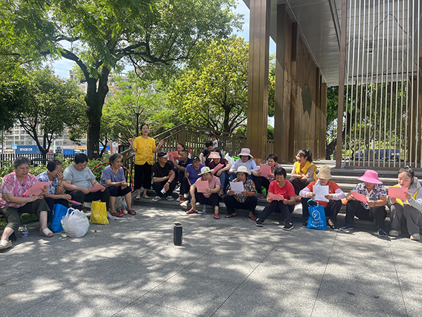 楼村日照中心带领残疾人前往公园开启社会适应之旅(图2)