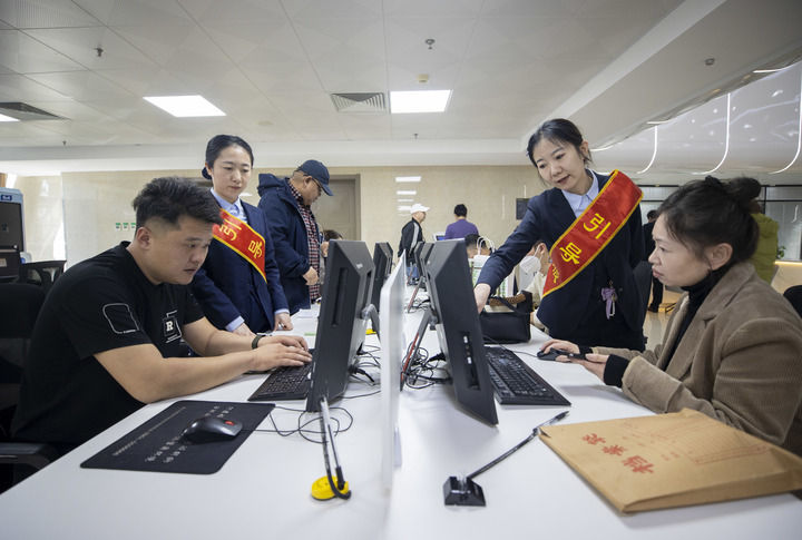 奋力打头阵 阔步走在前——经济大省挑大梁观察(图7)