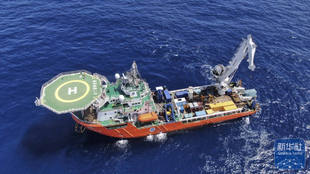 深海逐梦燃“冰”成炬！1500米深海采集的全运火种今日点燃