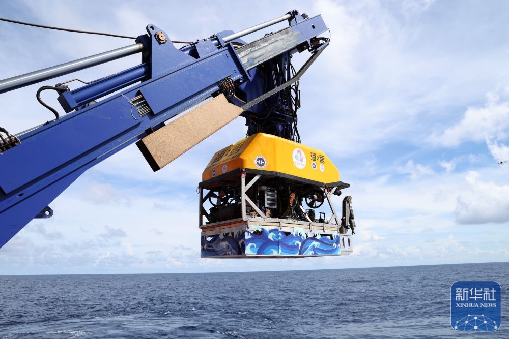 深海逐梦燃“冰”成炬！1500米深海采集的全运火种今日点燃(图3)