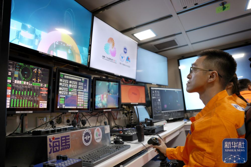 深海逐梦燃“冰”成炬！1500米深海采集的全运火种今日点燃(图7)