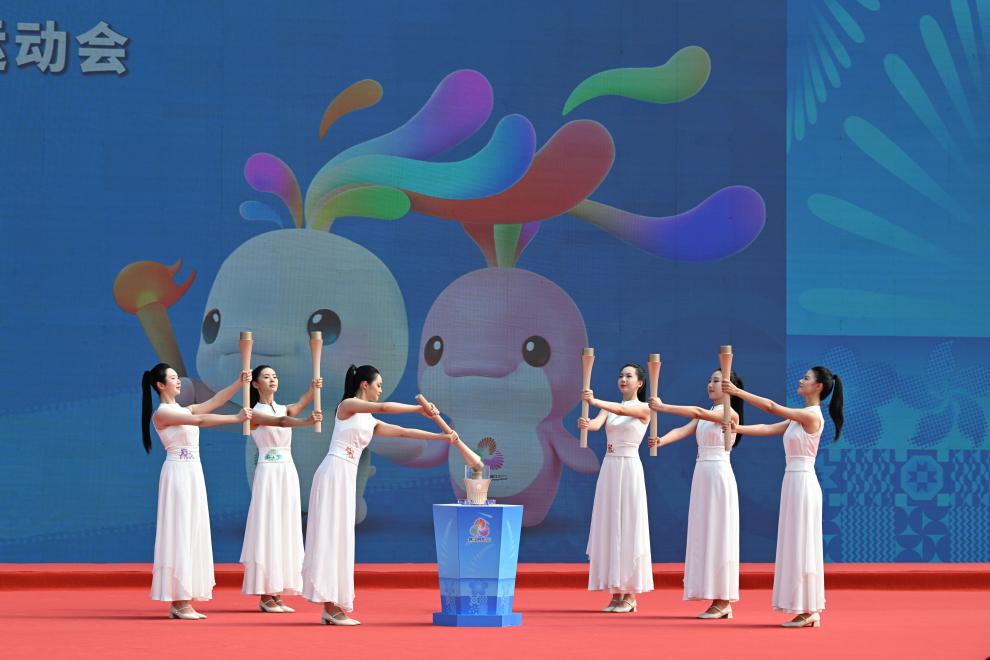 球盟会入口：1522米深的海底燃冰成炬 十五运会火种采集仪式举行