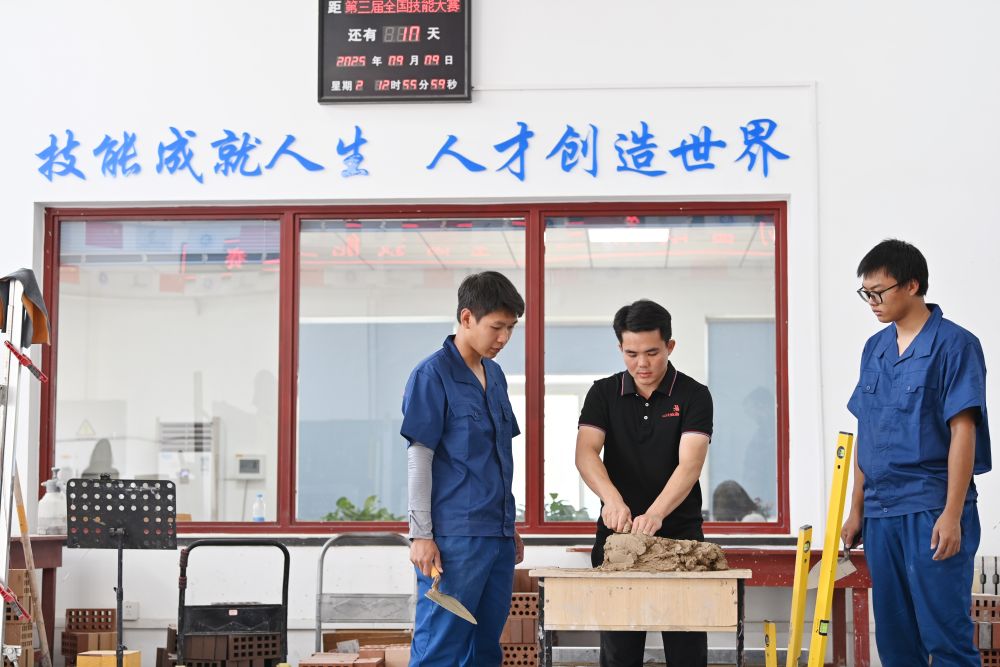 新华鲜报·“十四五”亮点输送5500万人才！中国建成规模最大且高质量教育体系(图3)