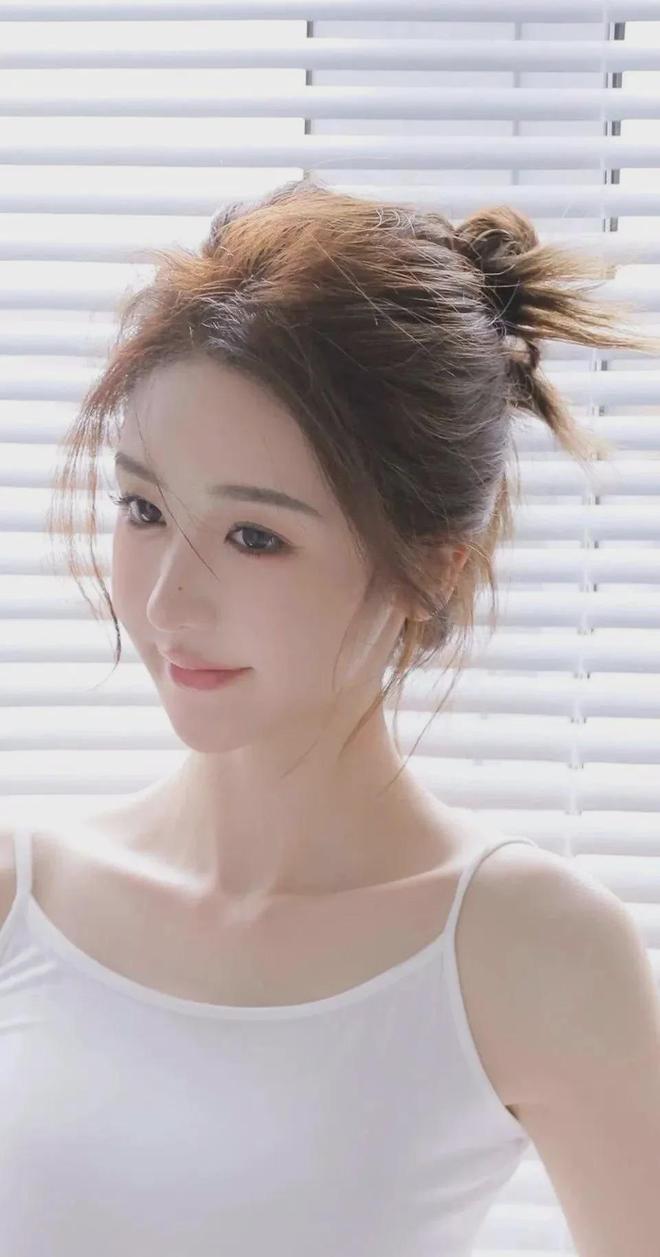 球盟会入口：两个小男孩互射V