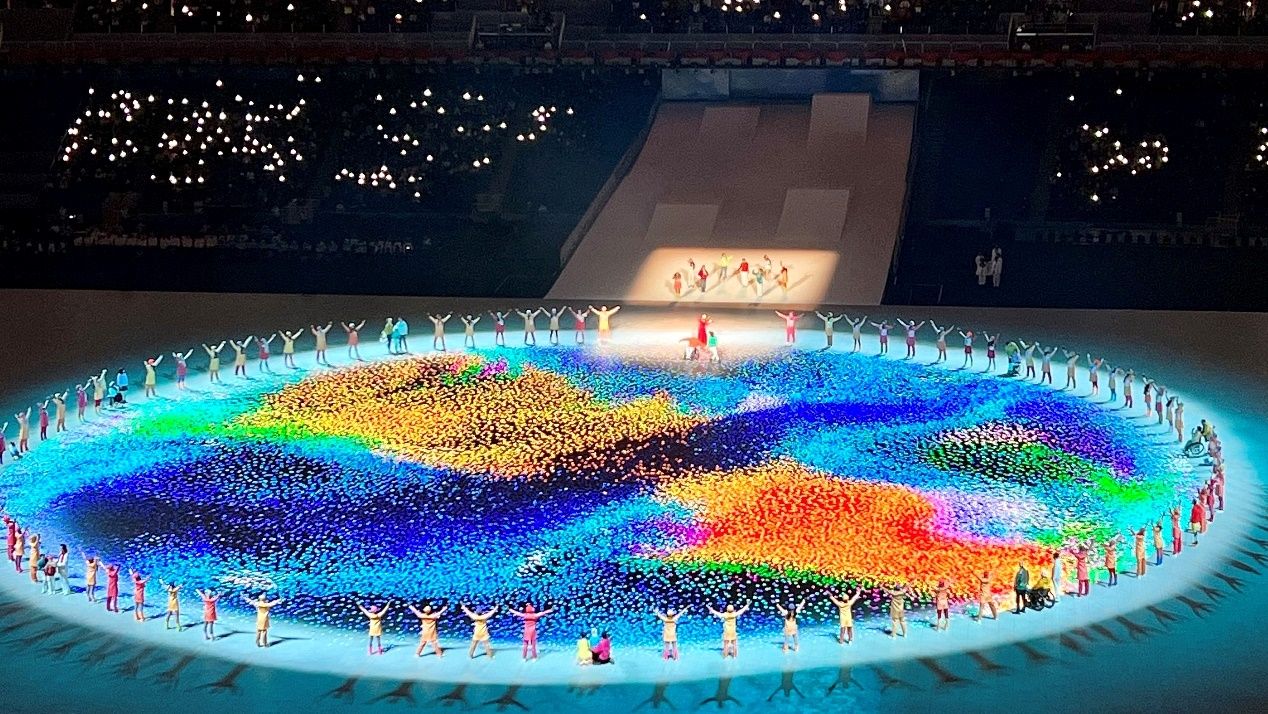 15年过去了那个摔成终身残疾、让张艺谋愧疚一生的女人还好吗？