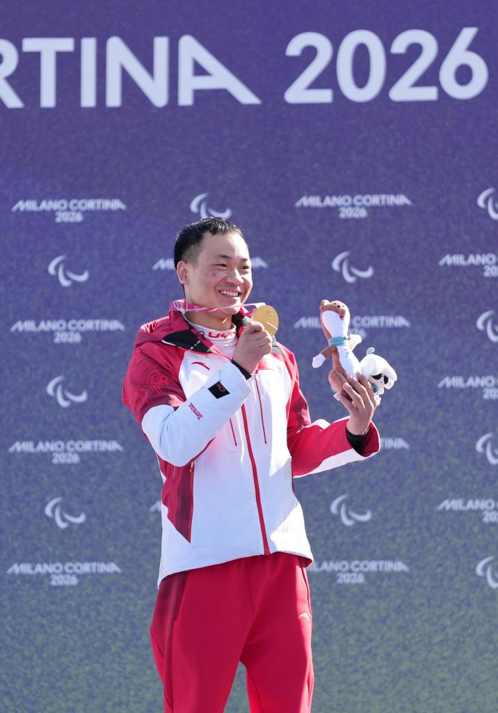 越坚持越幸运——记米兰冬残奥会残奥单板滑雪冠军武中伟(图4)