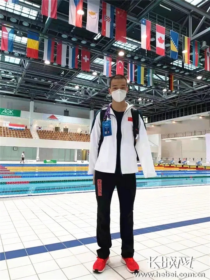 热血青春：刘冬美和刘吉兵在特奥游泳赛场上的辉煌时刻！