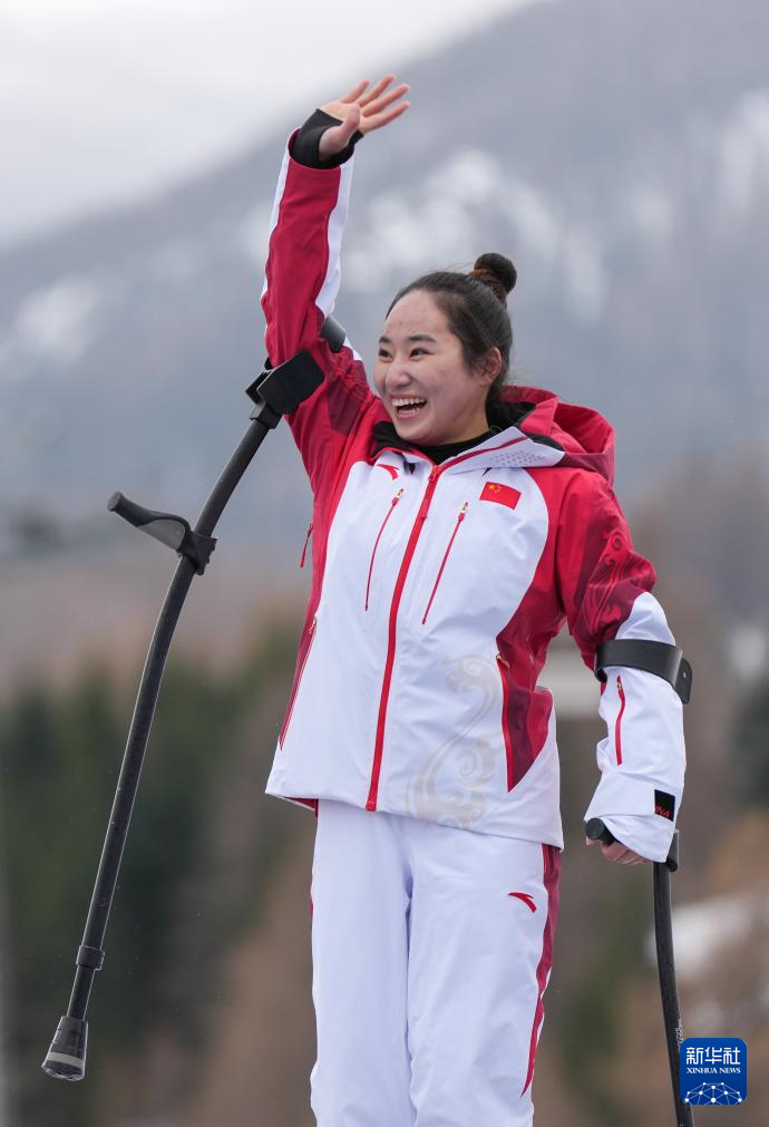 冬残奥会——高山滑雪女子回转（坐姿）：张雯静夺冠(图3)